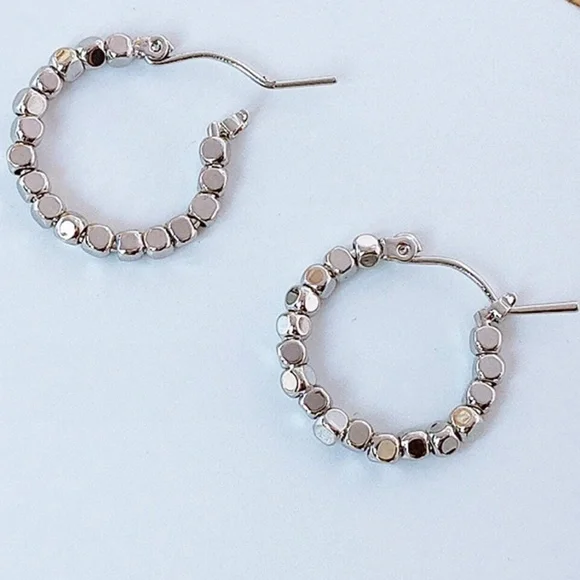 Luxe Small Minimalist Hoop Earrings - Picture 3 of 5